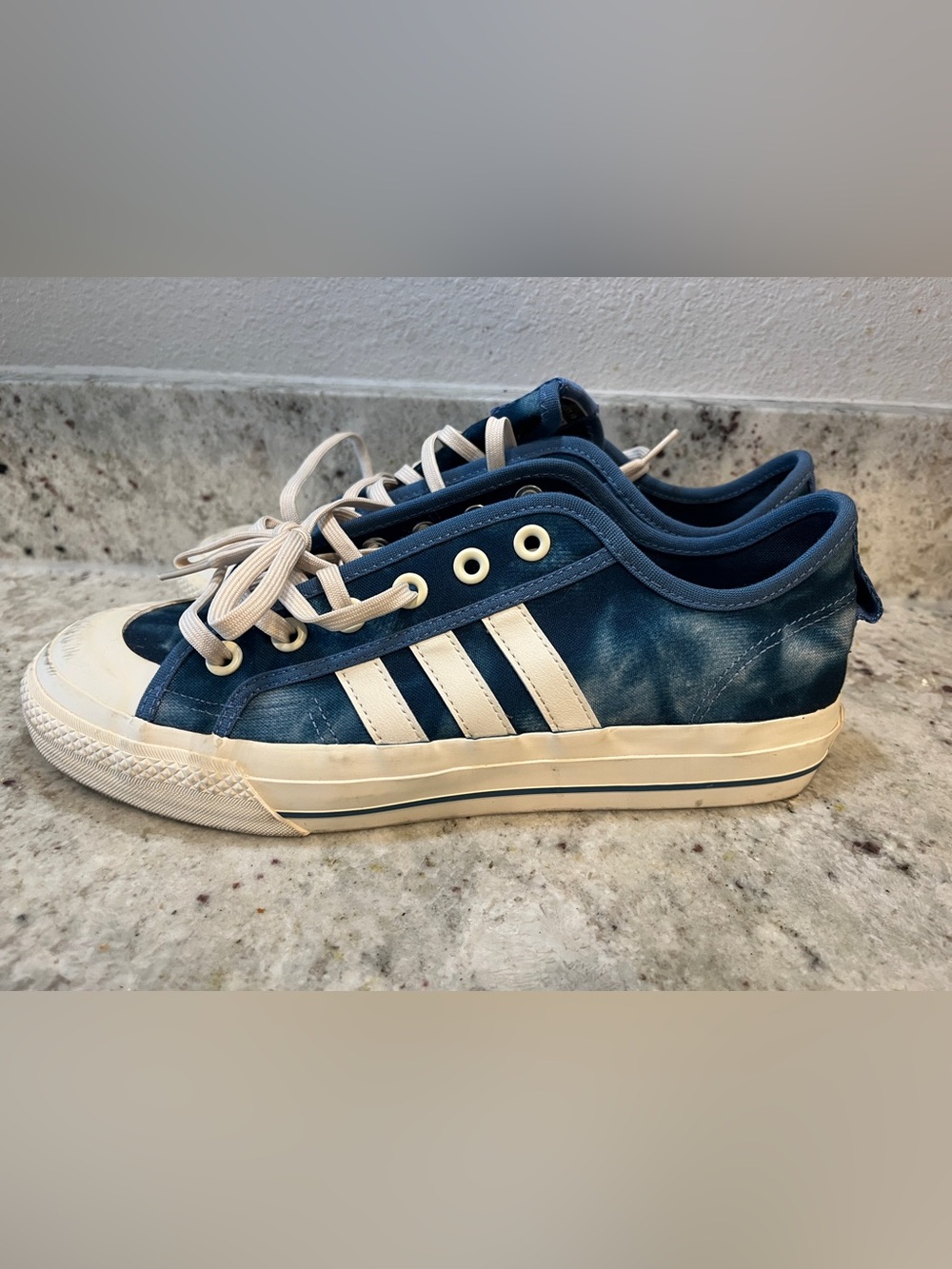 Men’s size 9 Adidas Nizza RF Bleached Crew Navy Please Read Below